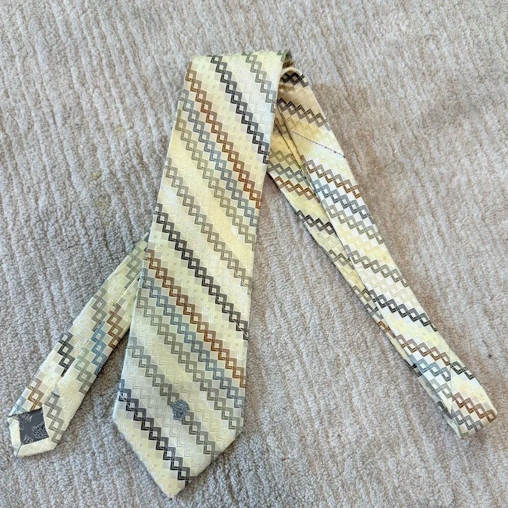 VERSACE Medusa Geometric Chain design tie 100% silk